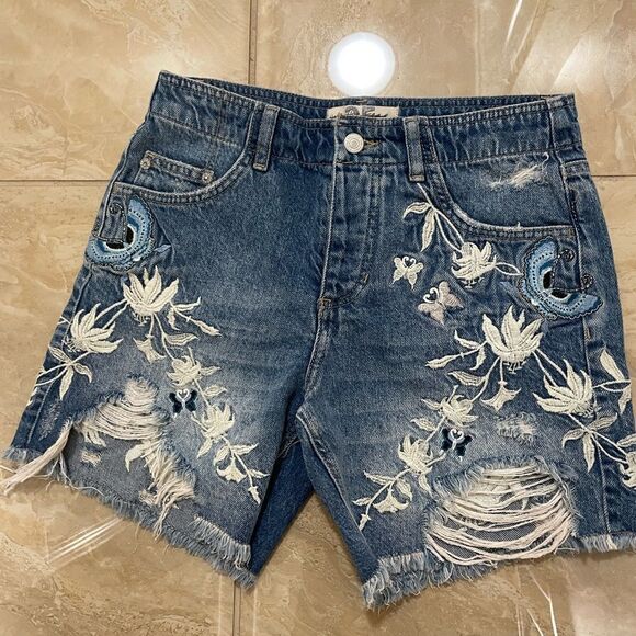 NEW Free People You're My Butterfly
Embroidered Shorts Size 26 - Picture 5 of 10